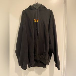 WARM, COMFORTABLE, SOFT BRANDY MELVILLE SWEATSHIRT WITH BUTTERFLY🖤🦋